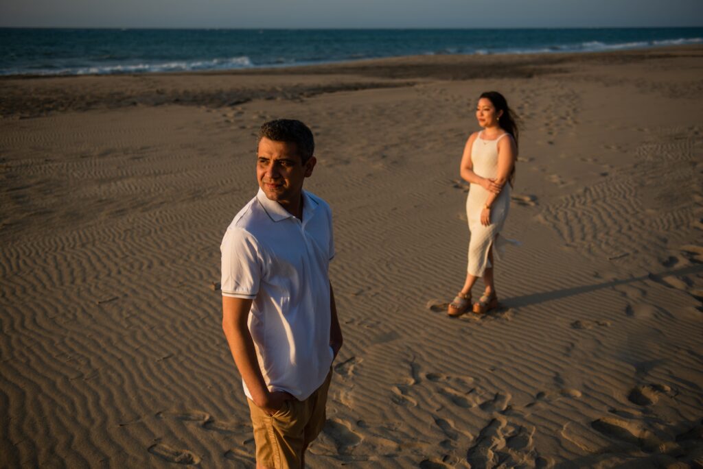 Sesión fotográfica creativa de boda en el desierto de Gran Canaria – Dunas de Maspalomas, Islas Canarias